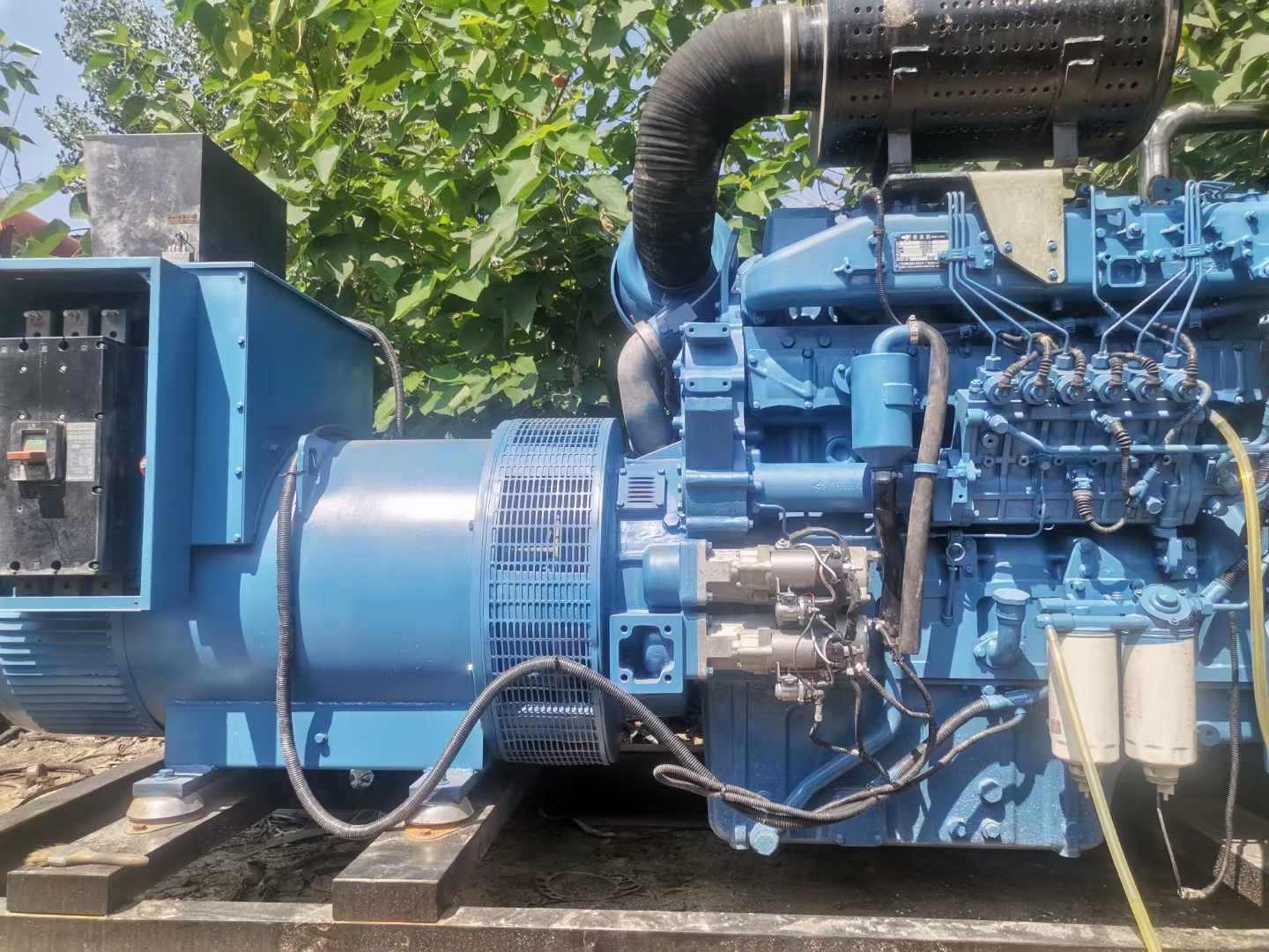 武宣详细说明降低 800kW 柴油发电机输出电流波动的方法